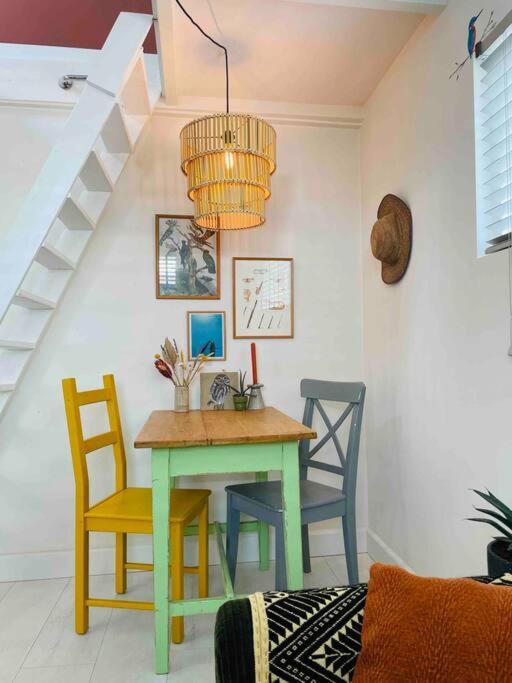 The Birdhouse, Tiny Home Close To The Beach 诺德韦克 外观 照片