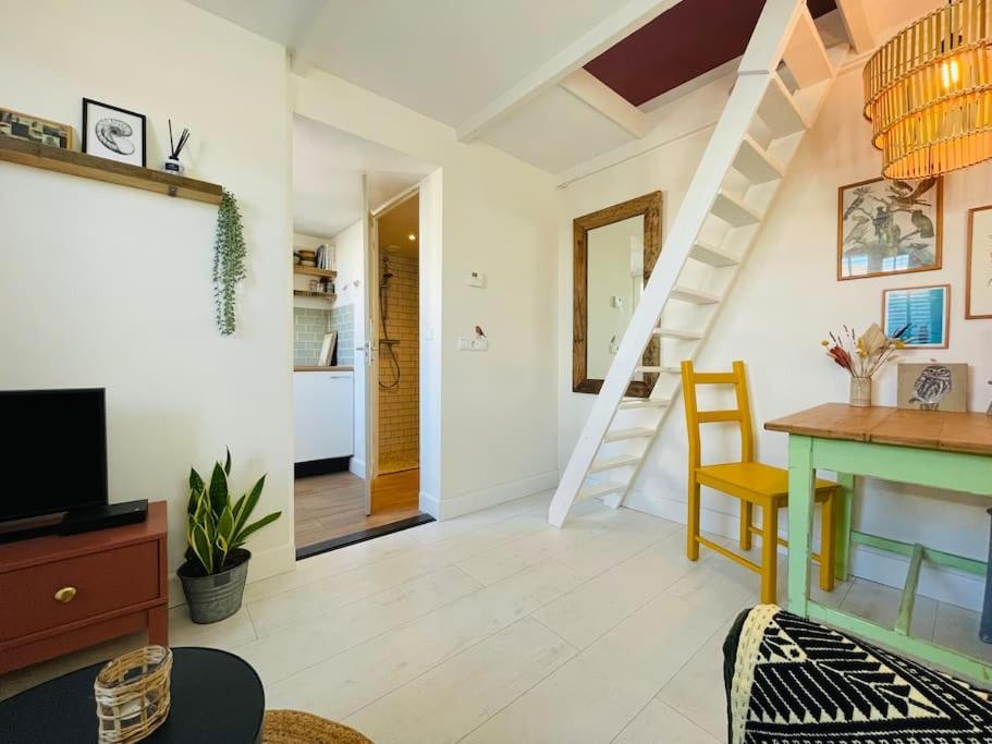 The Birdhouse, Tiny Home Close To The Beach 诺德韦克 外观 照片