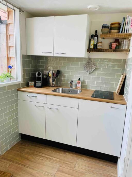 The Birdhouse, Tiny Home Close To The Beach 诺德韦克 外观 照片